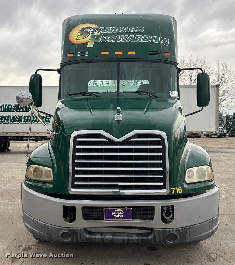 image for item FG1058 2016 Mack CXU613 semi truck