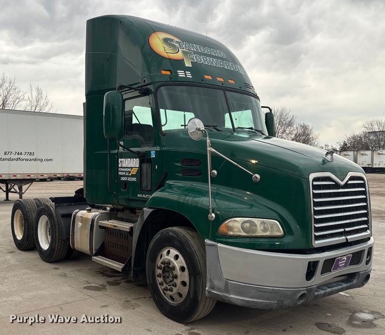 image for item FG1058 2016 Mack CXU613 semi truck