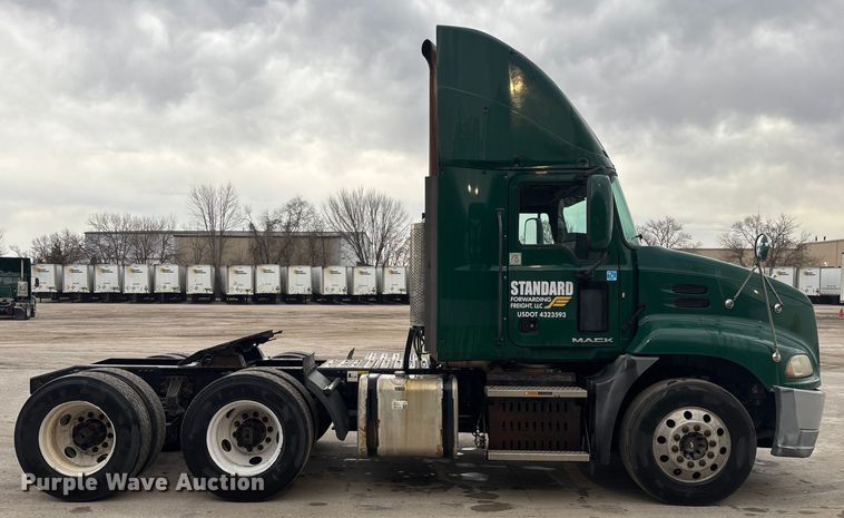 image for item FG1058 2016 Mack CXU613 semi truck