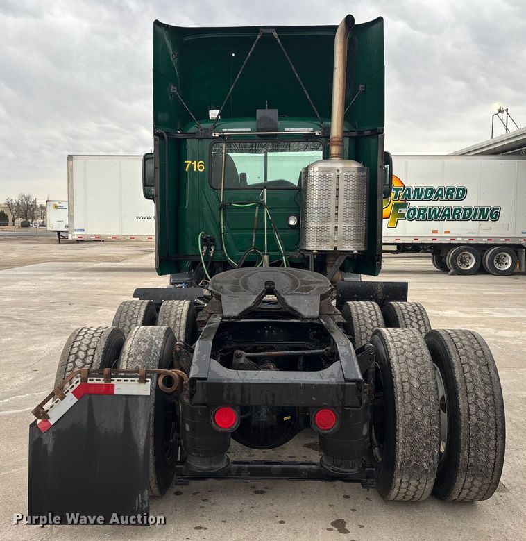 image for item FG1058 2016 Mack CXU613 semi truck