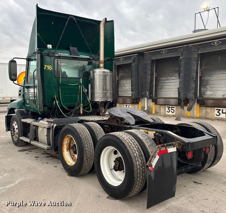 image for item FG1058 2016 Mack CXU613 semi truck