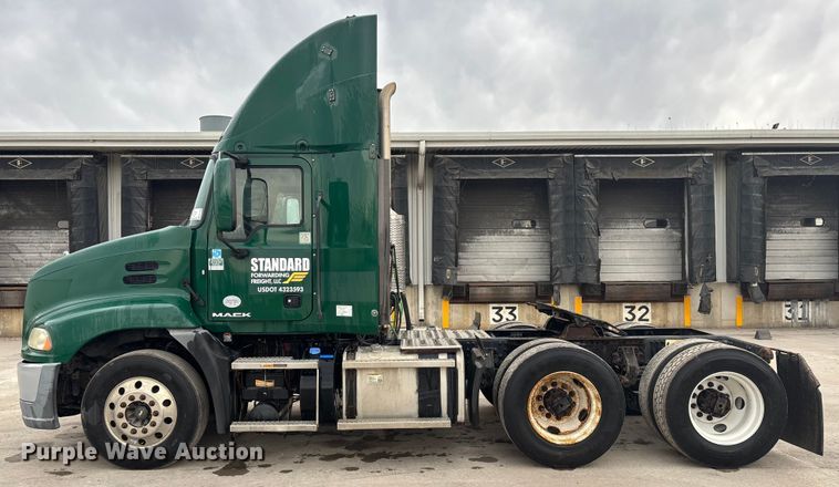 image for item FG1058 2016 Mack CXU613 semi truck