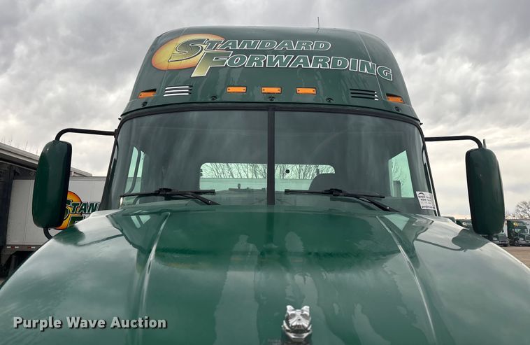 image for item FG1058 2016 Mack CXU613 semi truck