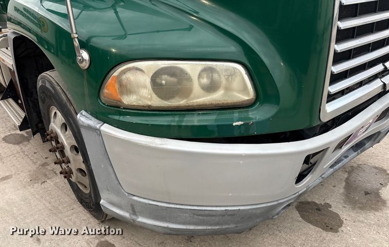 image for item FG1058 2016 Mack CXU613 semi truck