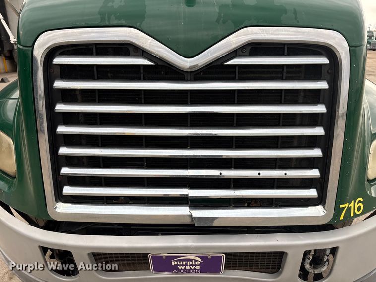 image for item FG1058 2016 Mack CXU613 semi truck