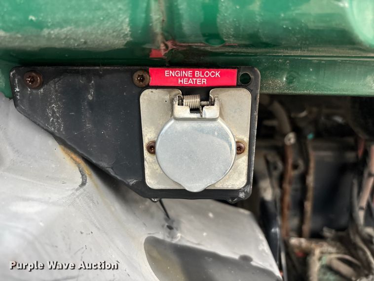 image for item FG1058 2016 Mack CXU613 semi truck