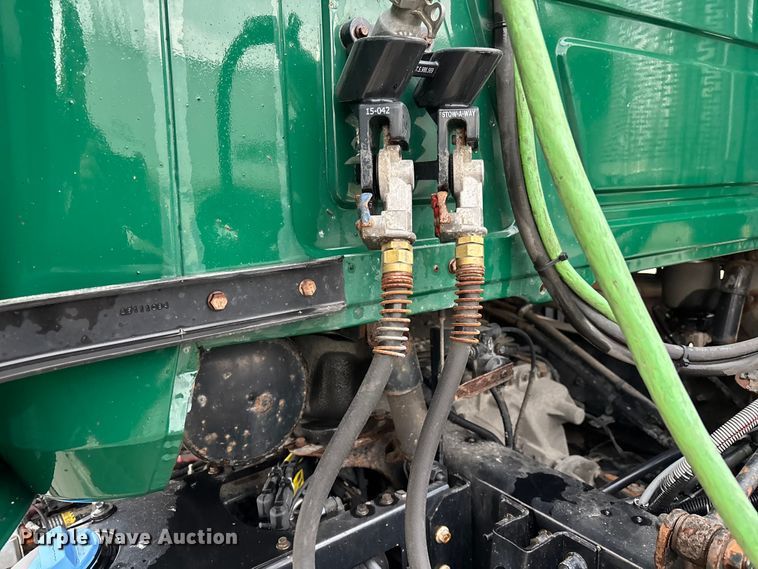 image for item FG1058 2016 Mack CXU613 semi truck