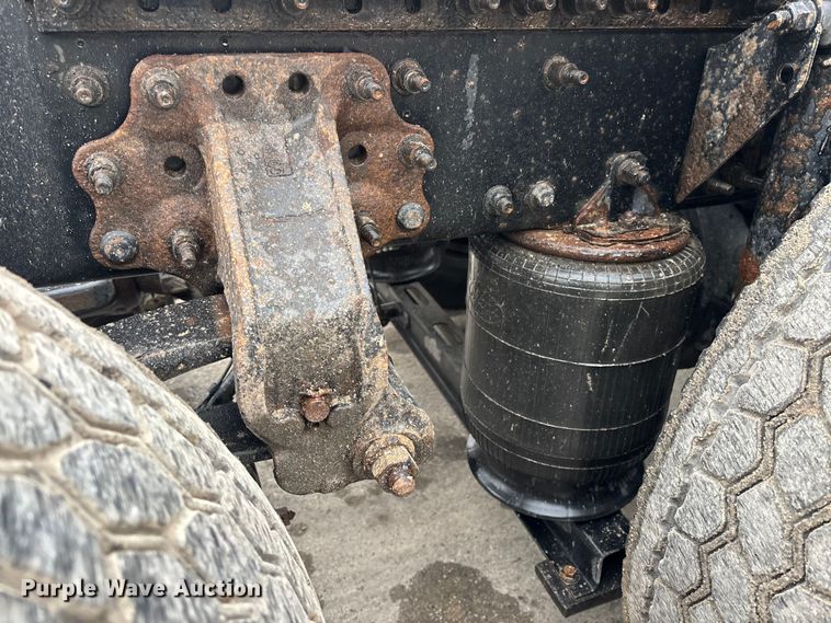 image for item FG1058 2016 Mack CXU613 semi truck