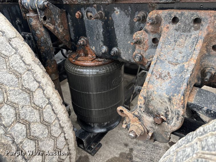 image for item FG1058 2016 Mack CXU613 semi truck