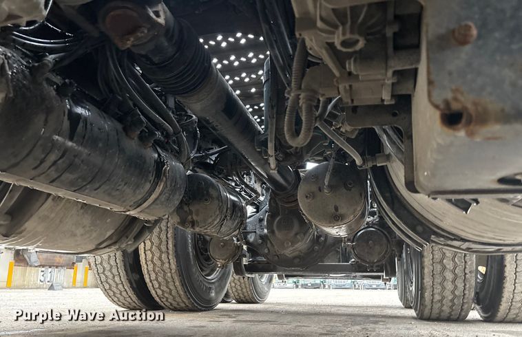 image for item FG1058 2016 Mack CXU613 semi truck