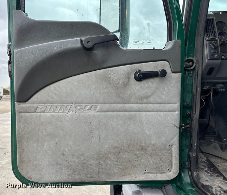 image for item FG1058 2016 Mack CXU613 semi truck