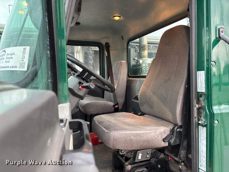 image for item FG1058 2016 Mack CXU613 semi truck