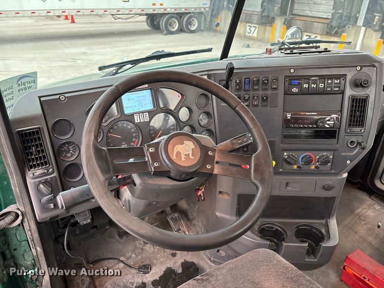 image for item FG1058 2016 Mack CXU613 semi truck