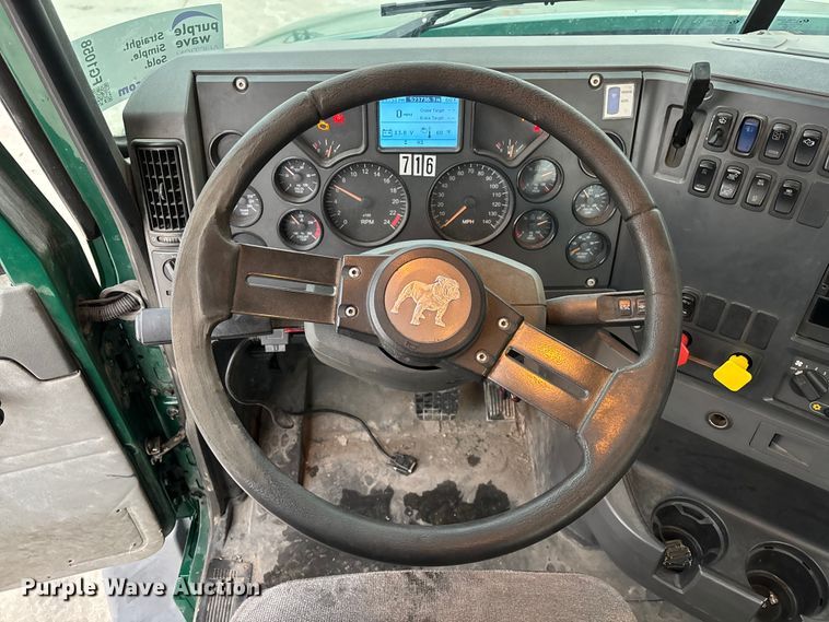 image for item FG1058 2016 Mack CXU613 semi truck