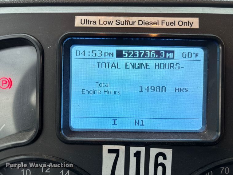 image for item FG1058 2016 Mack CXU613 semi truck