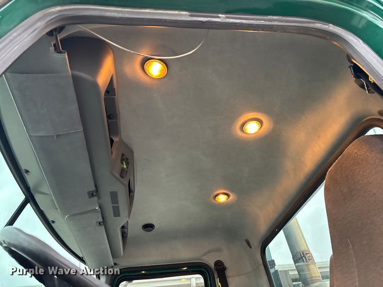 image for item FG1058 2016 Mack CXU613 semi truck