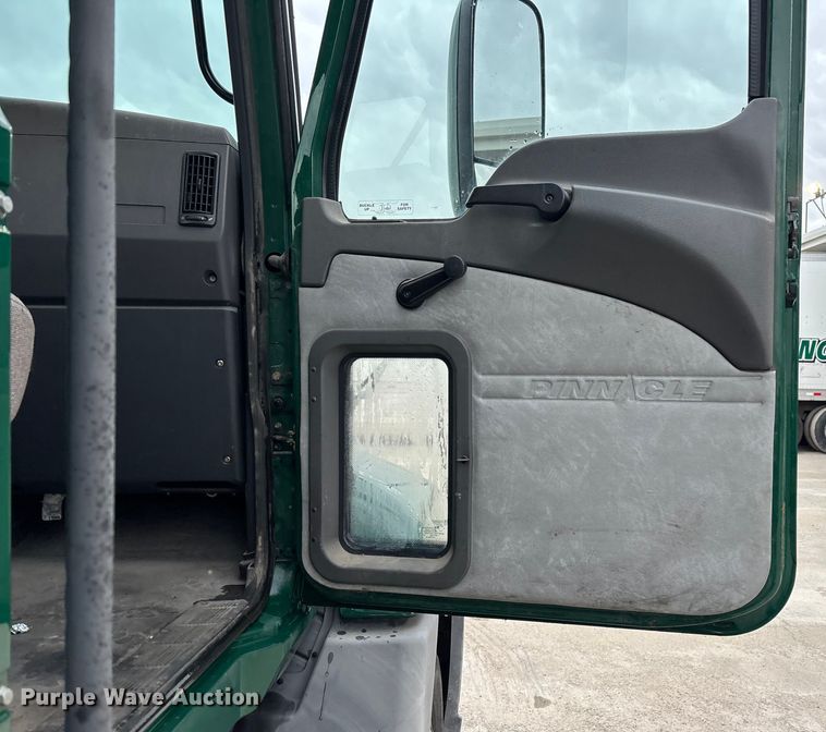 image for item FG1058 2016 Mack CXU613 semi truck