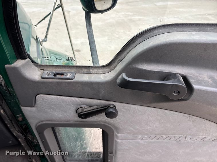 image for item FG1058 2016 Mack CXU613 semi truck