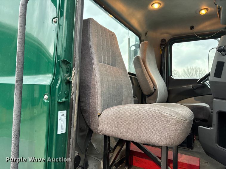 image for item FG1058 2016 Mack CXU613 semi truck