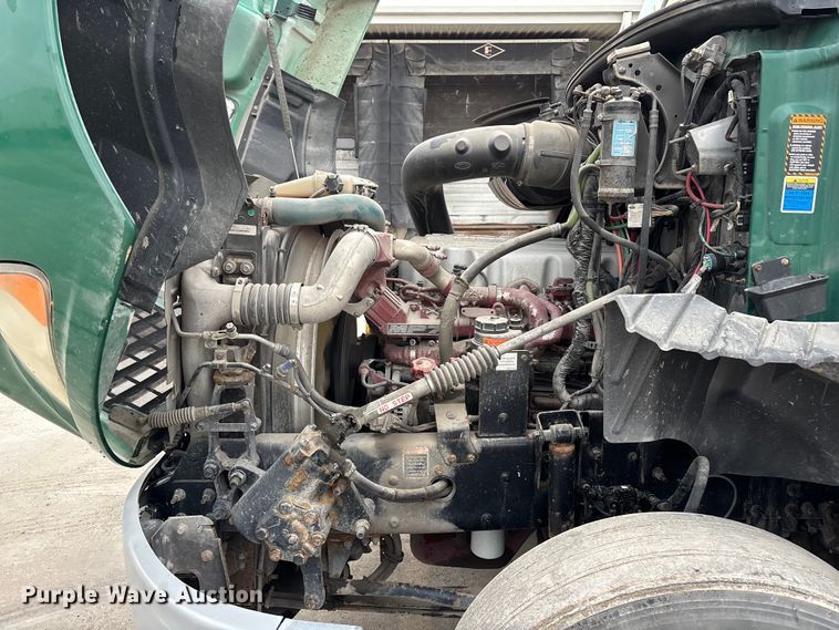 image for item FG1058 2016 Mack CXU613 semi truck