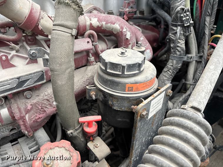 image for item FG1058 2016 Mack CXU613 semi truck