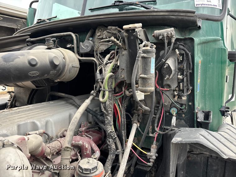 image for item FG1058 2016 Mack CXU613 semi truck