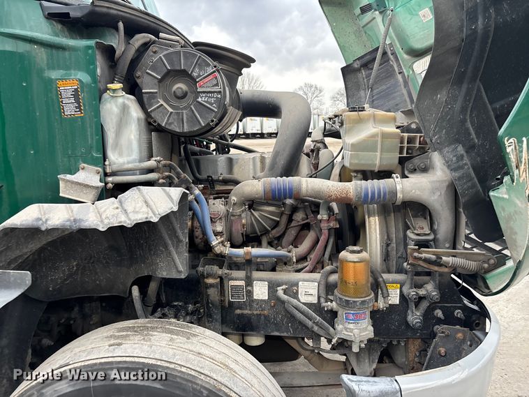 image for item FG1058 2016 Mack CXU613 semi truck