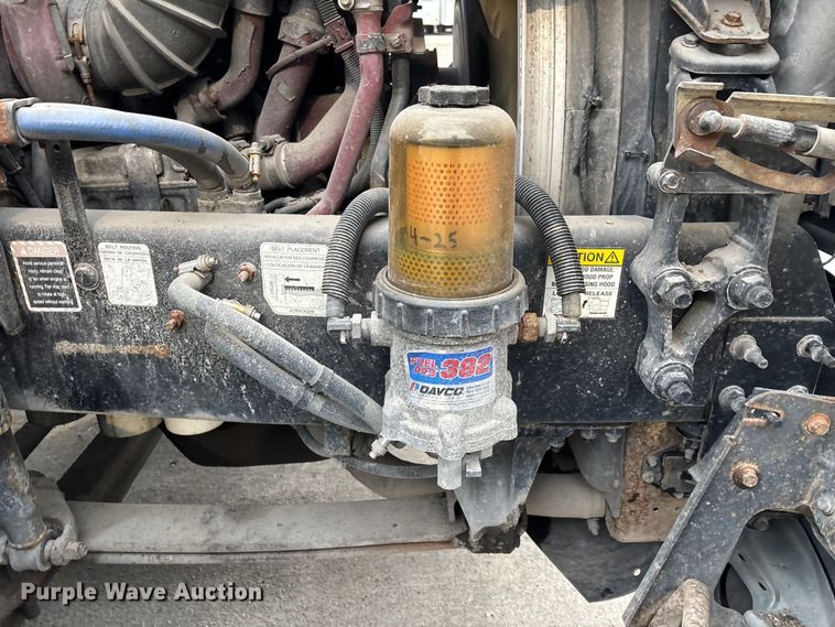 image for item FG1058 2016 Mack CXU613 semi truck