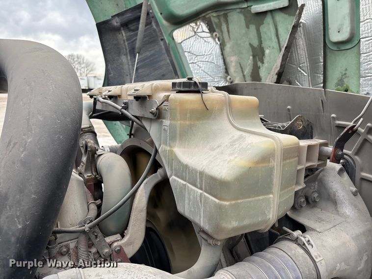 image for item FG1058 2016 Mack CXU613 semi truck