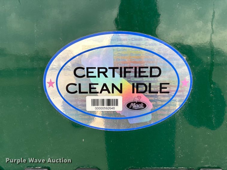 image for item FG1058 2016 Mack CXU613 semi truck