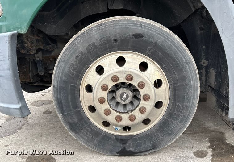 image for item FG1058 2016 Mack CXU613 semi truck