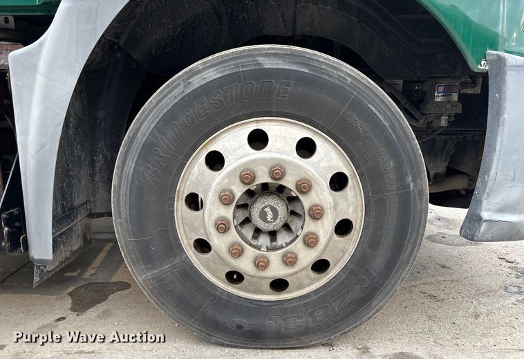 image for item FG1058 2016 Mack CXU613 semi truck