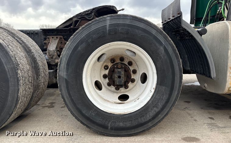 image for item FG1058 2016 Mack CXU613 semi truck