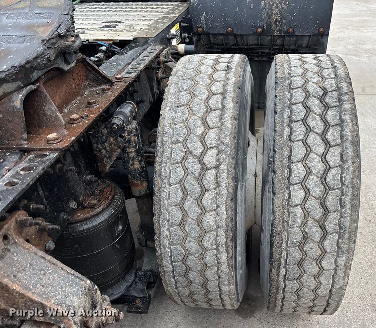 image for item FG1058 2016 Mack CXU613 semi truck