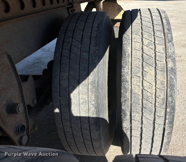 image for item FG1061 2013 Strick dry van trailer