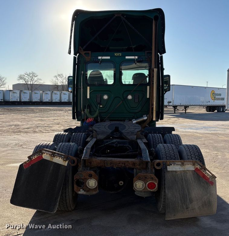 image for item FG1067 2017 Freightliner Cascadia 125 semi truck