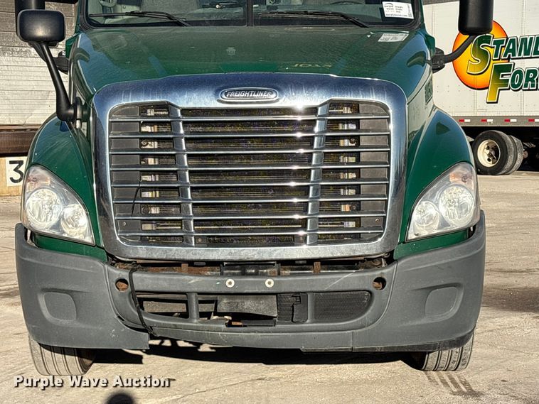 image for item FG1067 2017 Freightliner Cascadia 125 semi truck