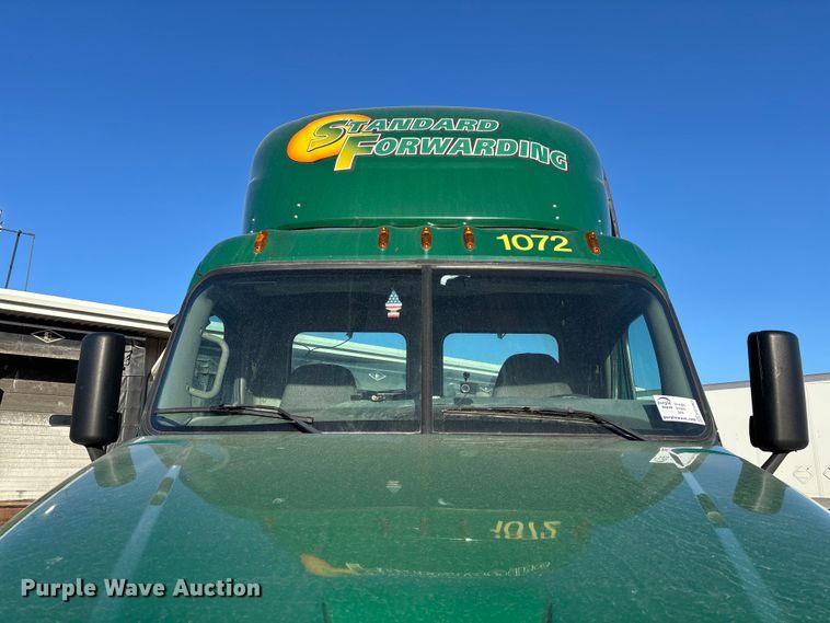 image for item FG1067 2017 Freightliner Cascadia 125 semi truck