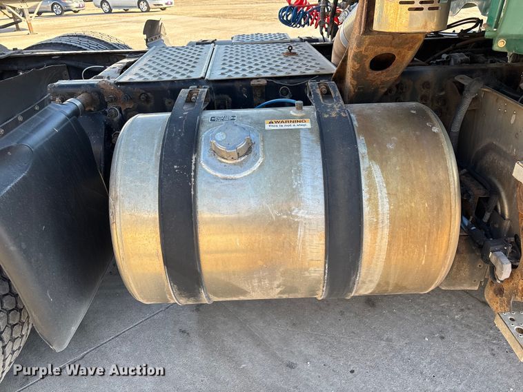 image for item FG1067 2017 Freightliner Cascadia 125 semi truck