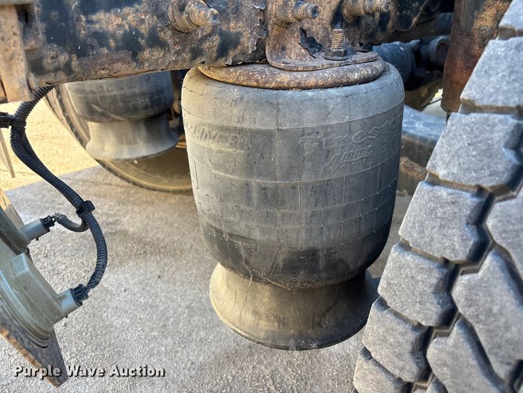 image for item FG1067 2017 Freightliner Cascadia 125 semi truck