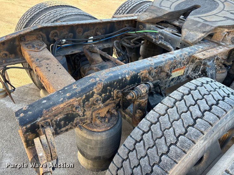 image for item FG1067 2017 Freightliner Cascadia 125 semi truck