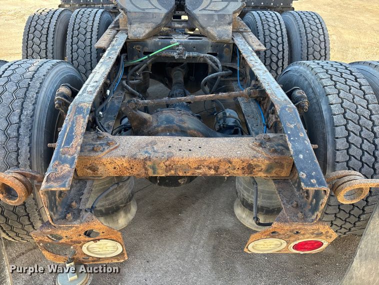 image for item FG1067 2017 Freightliner Cascadia 125 semi truck