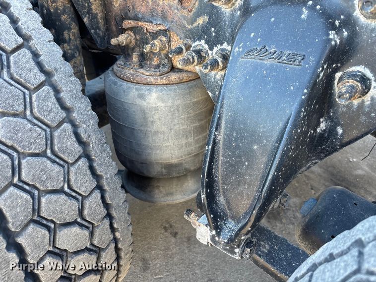 image for item FG1067 2017 Freightliner Cascadia 125 semi truck