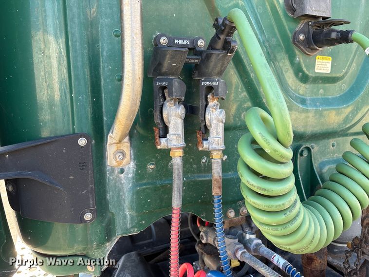 image for item FG1067 2017 Freightliner Cascadia 125 semi truck