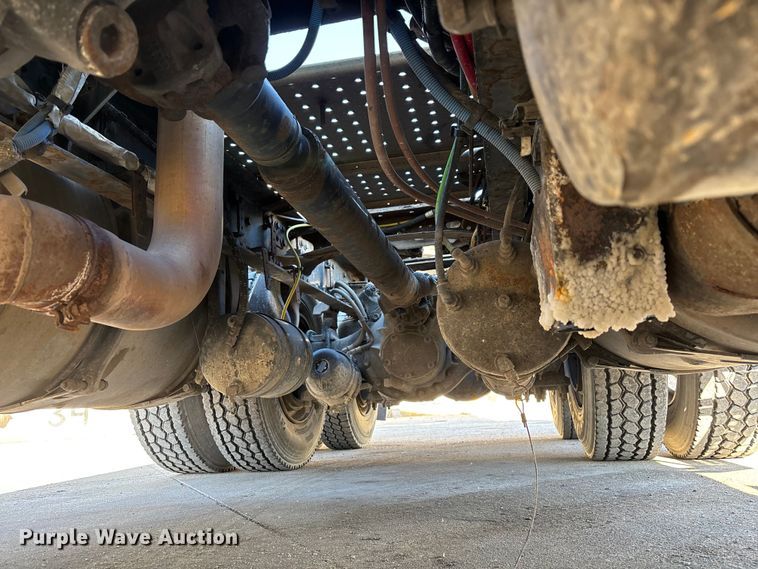 image for item FG1067 2017 Freightliner Cascadia 125 semi truck