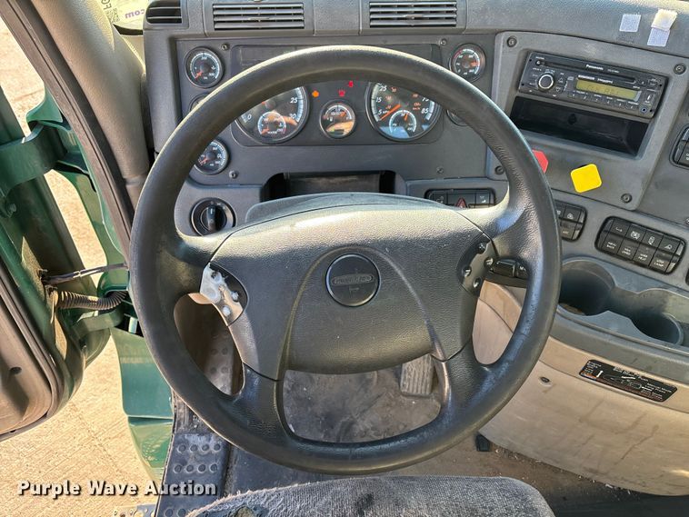 image for item FG1067 2017 Freightliner Cascadia 125 semi truck