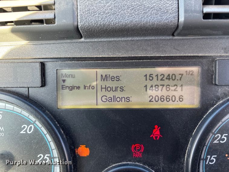 image for item FG1067 2017 Freightliner Cascadia 125 semi truck