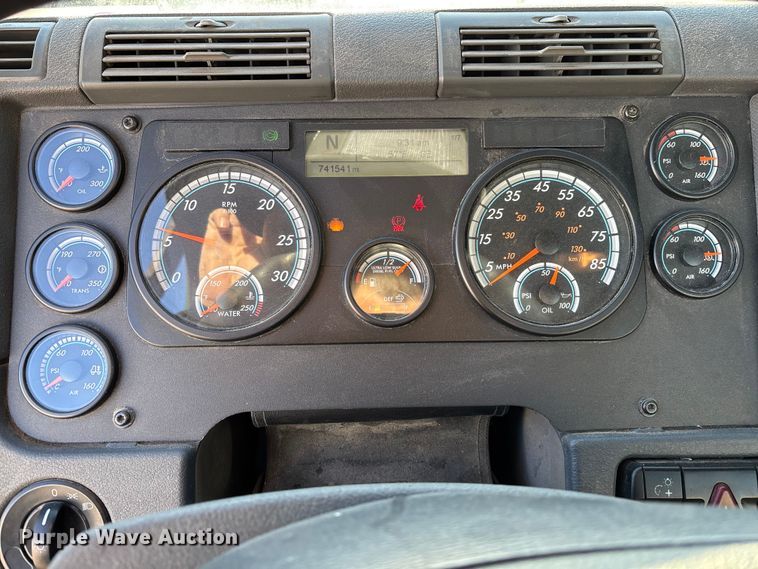 image for item FG1067 2017 Freightliner Cascadia 125 semi truck