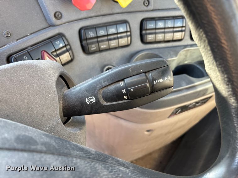 image for item FG1067 2017 Freightliner Cascadia 125 semi truck