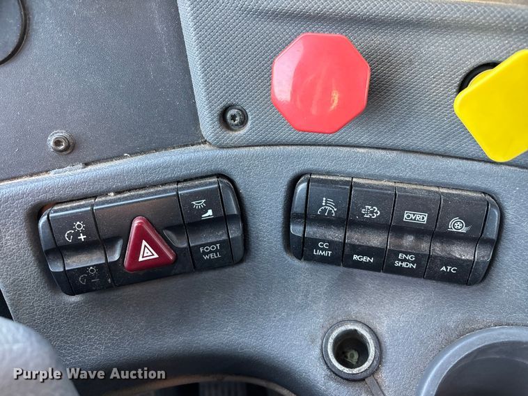 image for item FG1067 2017 Freightliner Cascadia 125 semi truck